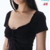 Vestido con ribete de encaje. Elegancia y estilo