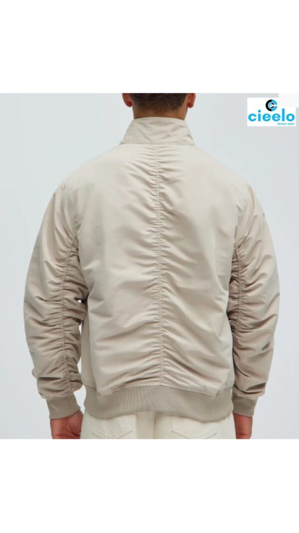 Chaqueta Quite Unique Service - Elegancia y Comodidad