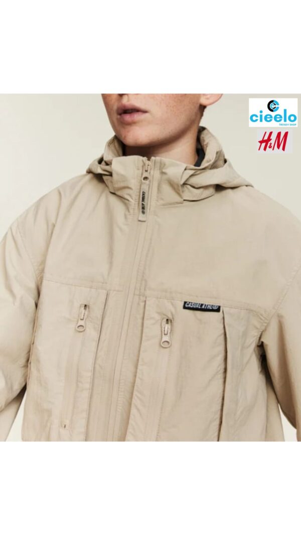 Chaqueta impermeable con capucha desmontable