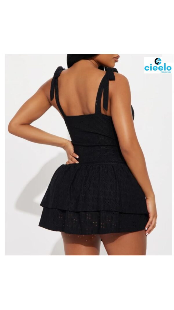 Minivestido Negro con Ojales Taya – Elegancia y Estilo
