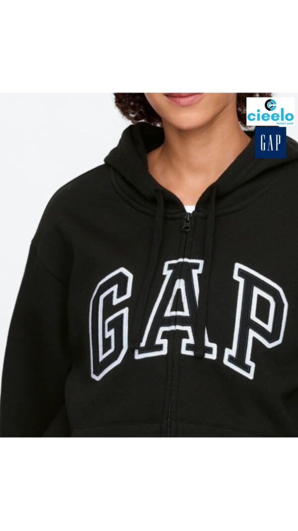 Sudadera Relaxed Gap Logo Zip – Estilo y Comodidad