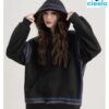 Sudadera Oversize Mujer – Capucha Negra con Rayas Grafiti Coloridas
