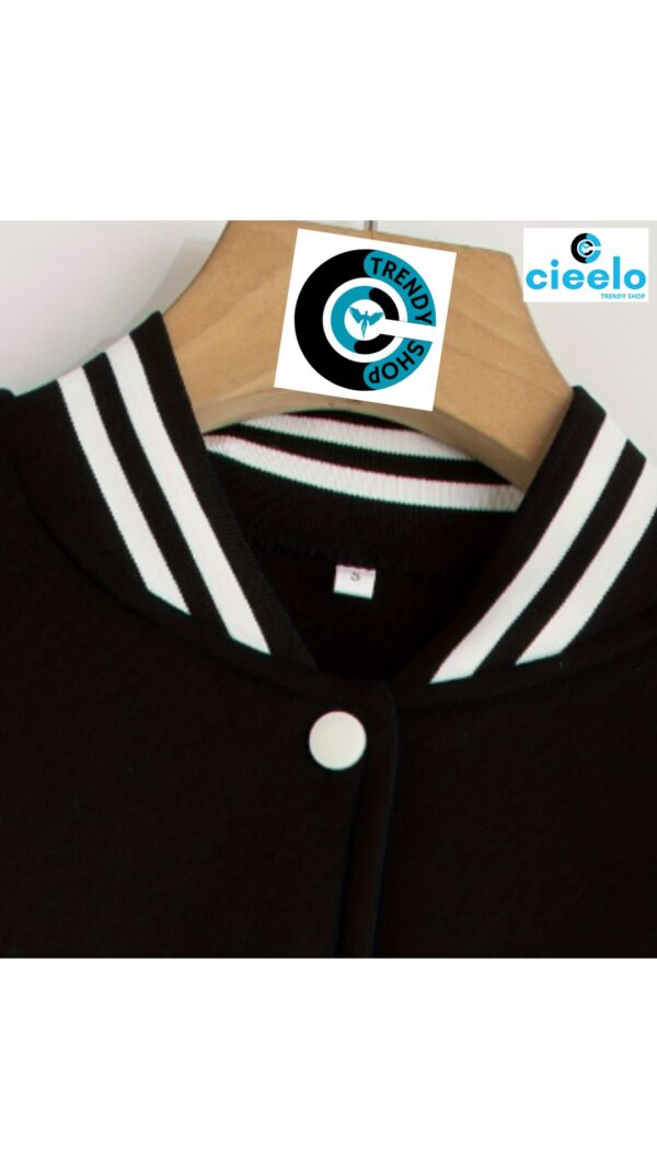 Chaqueta Varsity con Parche – Estilo chic y relajado