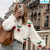Suéter de cerezas – Estilo cute y relajado para tu día a día