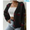 Cárdigan con cerezas – Estilo casual y dulce para el frío