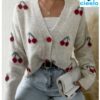 Cárdigan con cerezas – Estilo casual y dulce para el frío