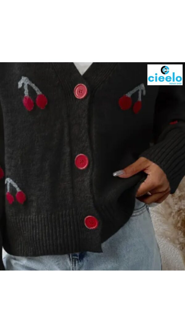 Cárdigan con cerezas – Estilo casual y dulce para el frío