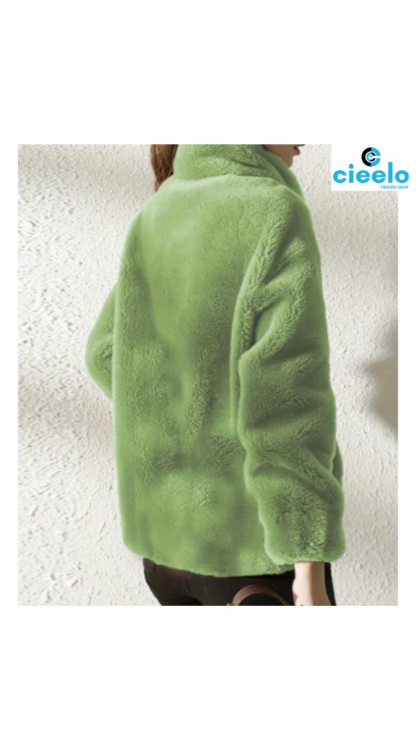 Abrigo de Peluche con Cordones – Calidez y Estilo Casual