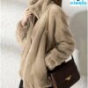Abrigo de Peluche con Cordones – Calidez y Estilo Casual
