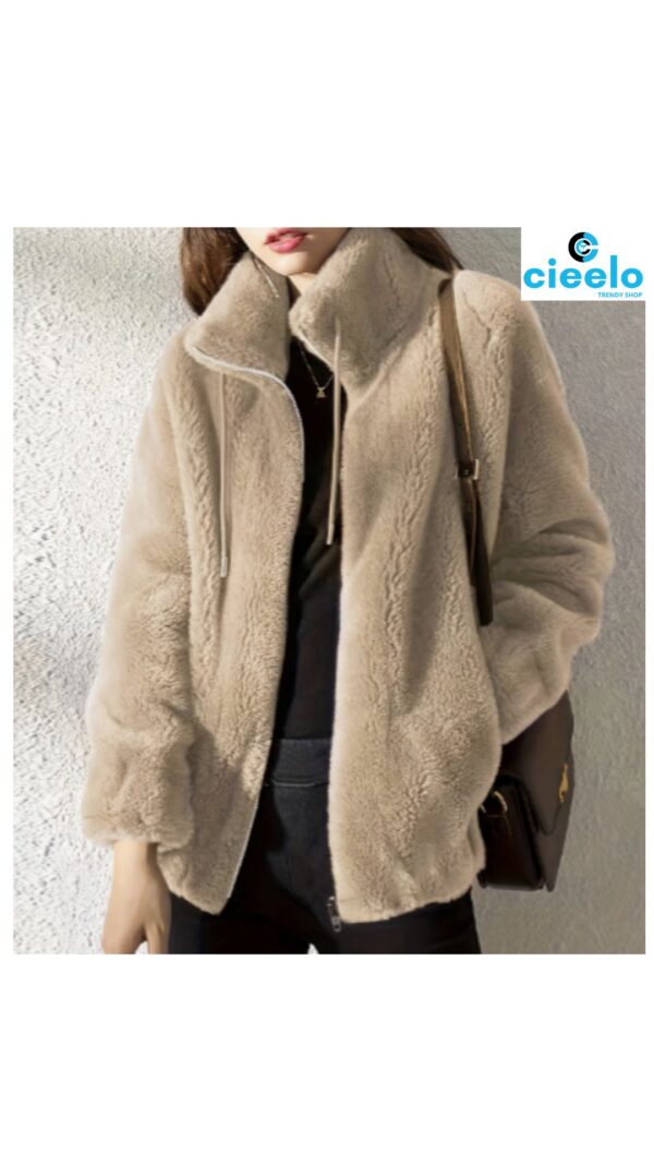 Abrigo de Peluche con Cordones – Calidez y Estilo Casual