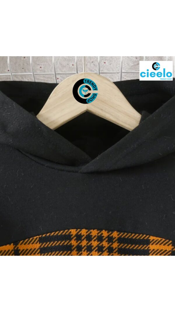 Vestido Deportivo Chic – Cuadros + Capucha Estilo Total