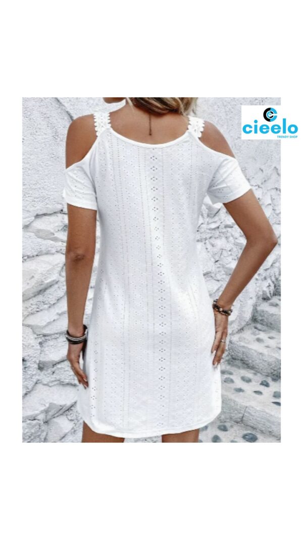 Vestido corto de encaje – Capas y hombros al descubierto