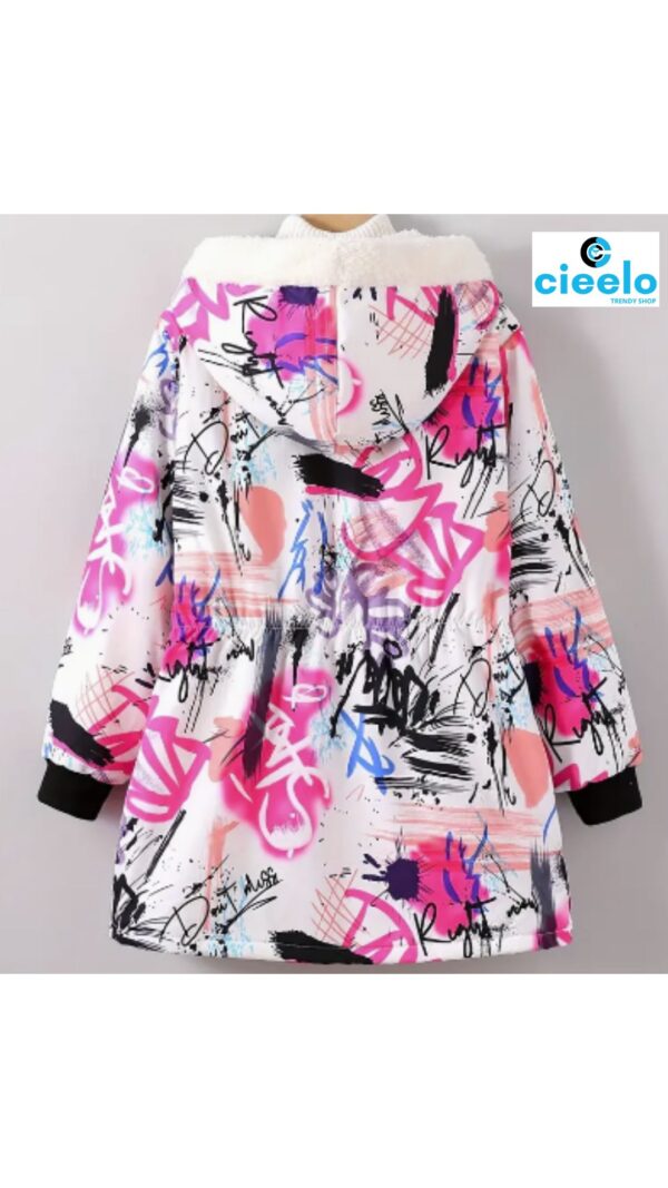Chaqueta Larga con Estampado de Grafiti – ¡Estilo callejero con calidez premium!