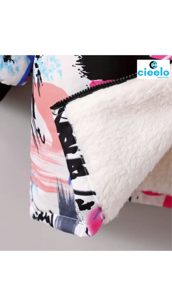 Chaqueta Larga con Estampado de Grafiti – ¡Estilo callejero con calidez premium!