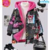 Chaqueta Larga Grafiti con Capucha – Forro de Terciopelo