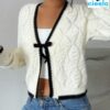 Cárdigan Argyle con Ribete en Contraste – Elegancia Casual