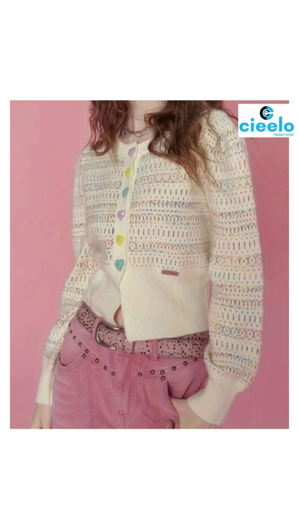 Cárdigan ajustado con botones corazón – Color y estilo