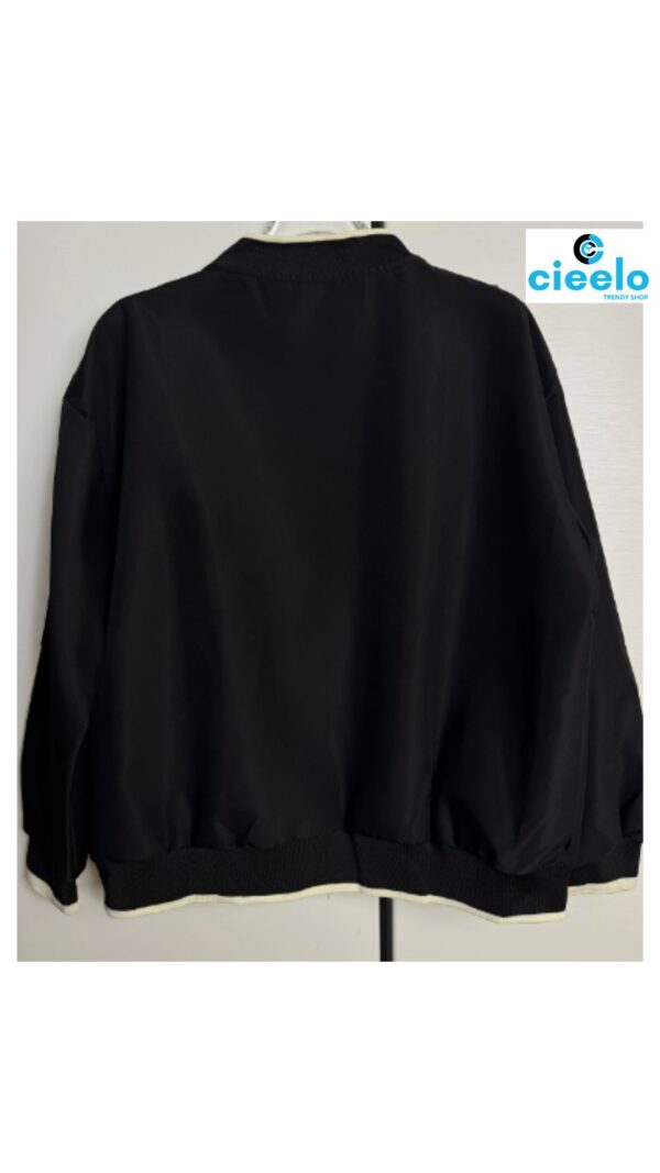 Chaqueta Varsity Mujer – Estilo Deportivo en Blanco y Negro