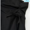 Falda negra elegante – Volumen en capas y moño chic