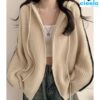 Chaqueta con capucha mujer – Color block con estilo chic