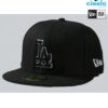 Gorra New Era – Bordado negro con estilo callejero puro