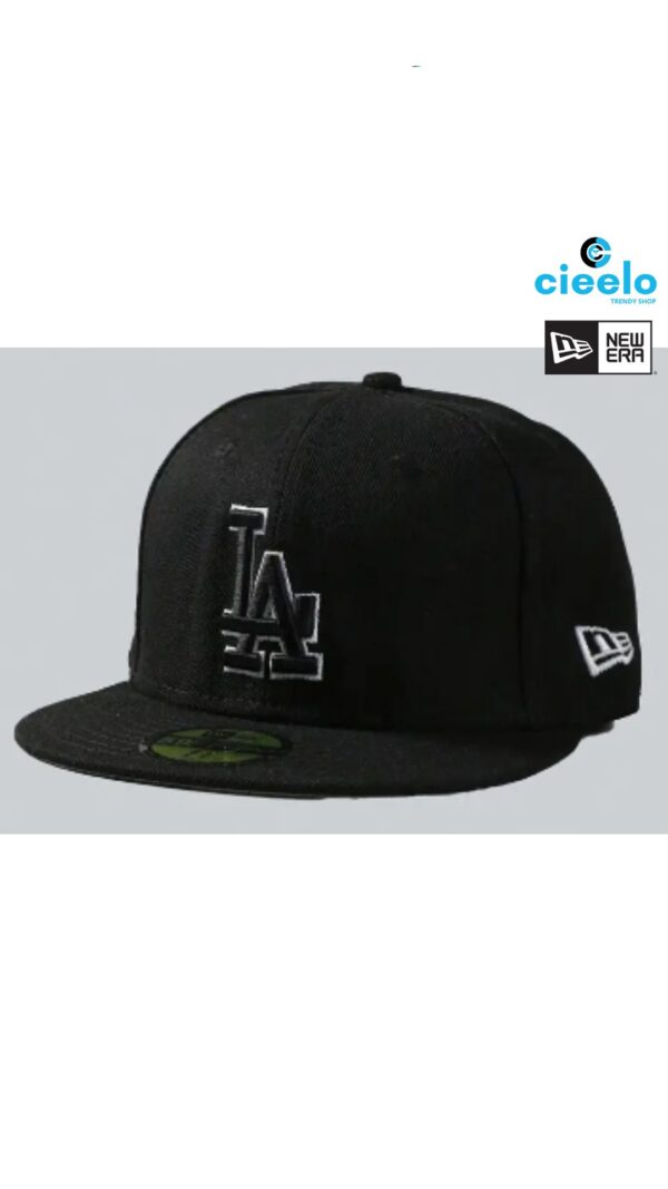 Gorra New Era – Bordado negro con estilo callejero puro