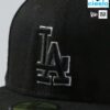 Gorra New Era – Bordado negro con estilo callejero puro