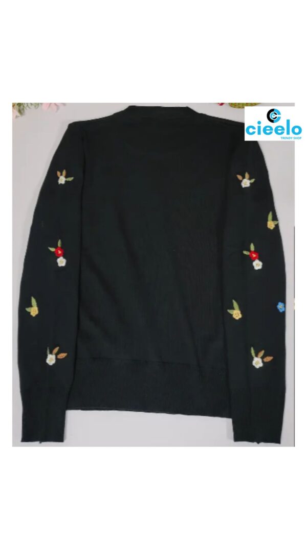 Suéter acanalado floral – Suavidad y estilo casual