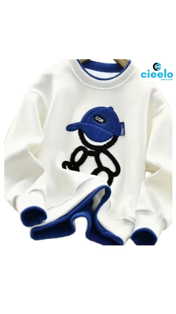 Sudadera Bordada Niño – Diseño Sonriente y Capas Cool