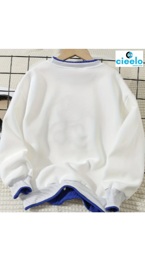 Sudadera Bordada Niño – Diseño Sonriente y Capas Cool