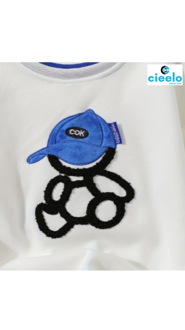 Sudadera Bordada Niño – Diseño Sonriente y Capas Cool